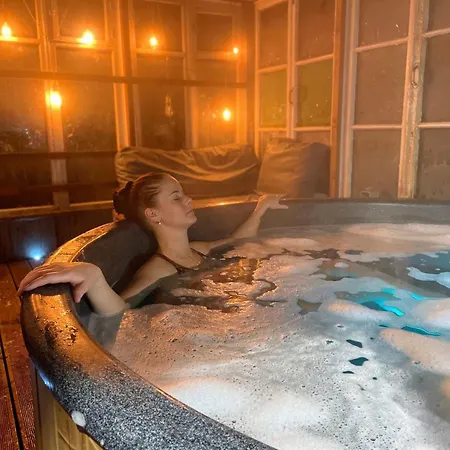 Cozy River House With Hot Tub *
