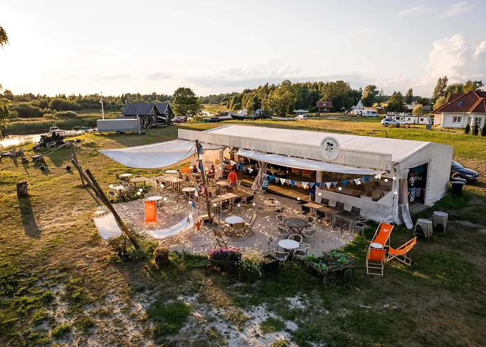 Cozy River House With Hot Tub Vakantiehuis