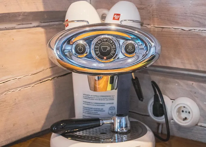 Cozy River House With Hot Tub *